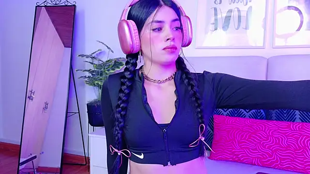 Snapshot of SaritaBratz chatting on 10.09.25 SaritaBratz online show from 10.09.25