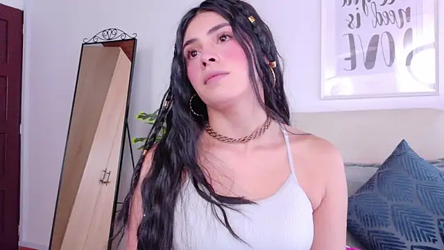 Snapshot of SaritaBratz chatting on 11.19.25 SaritaBratz online show from 11.19.25