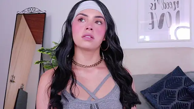 Snapshot of SaritaBratz chatting on 11.26.25 SaritaBratz online show from 11.26.25