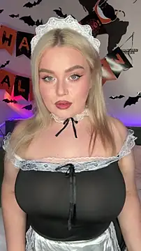 Snapshot of April_Vancee chatting on 10.28.25 April Vancee online show from 10.28.25