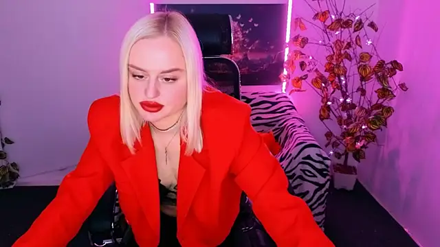 Snapshot of Miss_Alice_Silver chatting on 11.07.25 Miss Alice Silver online show from 11.07.25