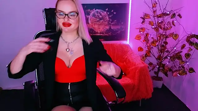 Snapshot of Miss_Alice_Silver chatting on 11.26.25 Miss Alice Silver online show from 11.26.25