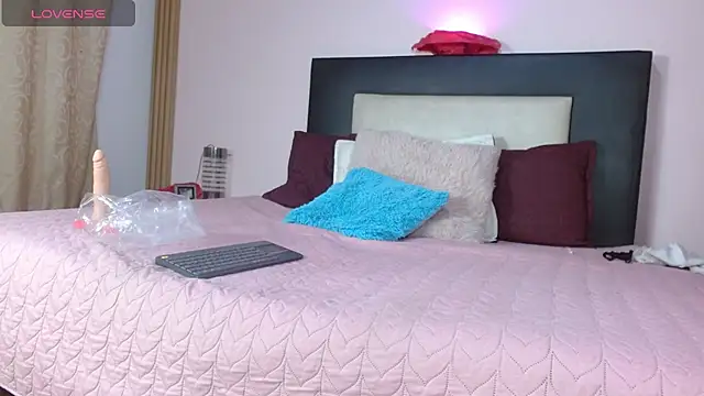 LorenaJoness online show from 11.16.25