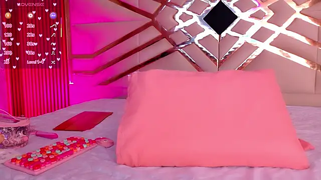 playfulcurvy online show from 10.07.25