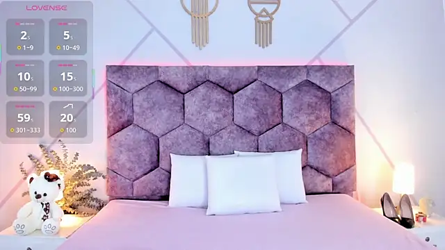 aurora collinss  online show from 02.04.26