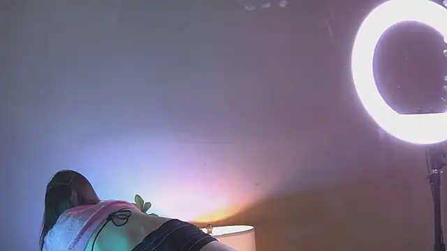 Amanda River online show from 11.30.25