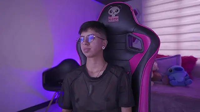 Snapshot of tommy_blue chatting on 03.11.25 tommy blue online show from 03.11.25