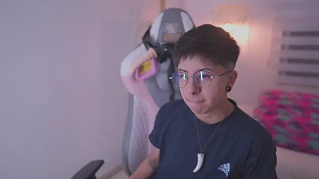 Snapshot of tommy_blue chatting on 09.16.25 tommy blue online show from 09.16.25