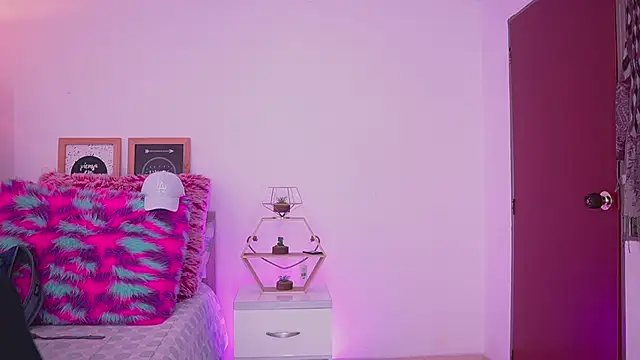 Snapshot of tommy_blue chatting on 09.24.25 tommy blue online show from 09.24.25