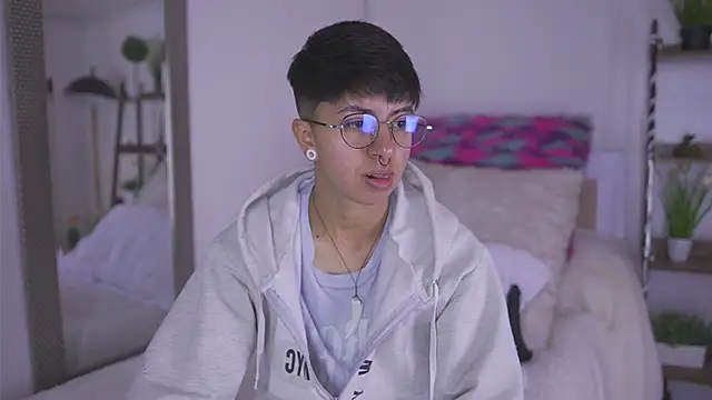 Snapshot of tommy_blue chatting on 10.09.25 tommy blue online show from 10.09.25