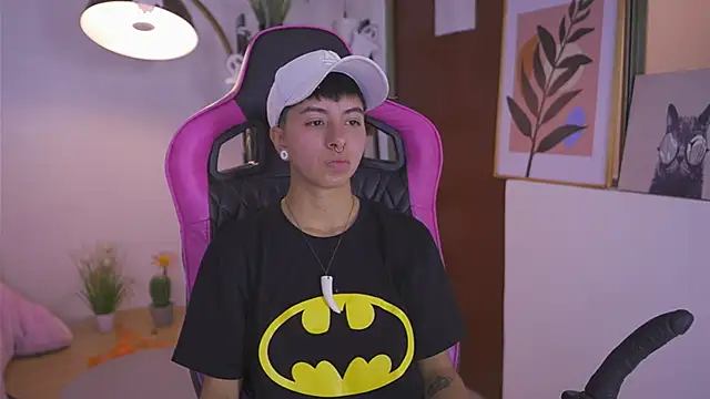 Snapshot of tommy_blue chatting on 11.04.25 tommy blue online show from 11.04.25