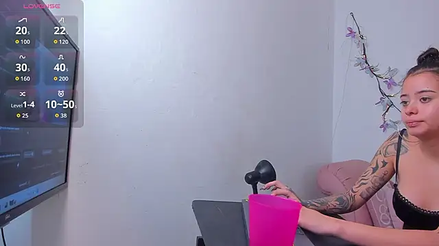 SaskiaGrendel online show from 02.21.26