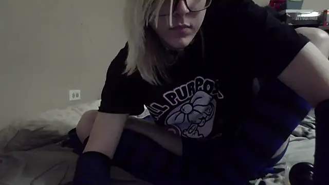 Snapshot of amethystbunnyboy chatting on 03.04.25 amethystbunnyboy online show from 03.04.25