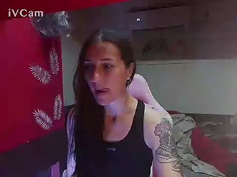 Snapshot of gatitahot-silvy chatting on 11.10.25 gatitahot-silvy online show from 11.10.25