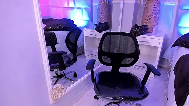 LexiAndDeker online show from 12.18.25