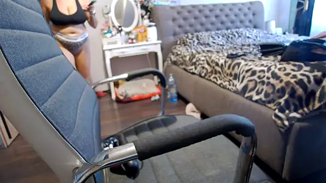 Jennifer24    online show from 09.15.25