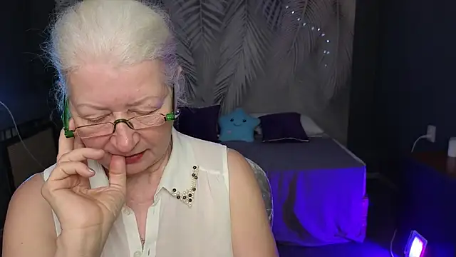 Maya Mayflower online show from 03.09.25