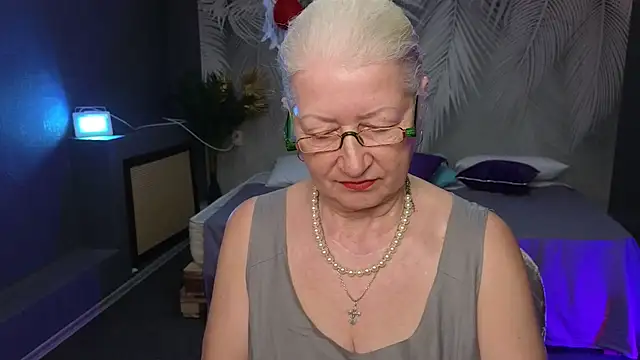 Maya Mayflower online show from 03.13.25