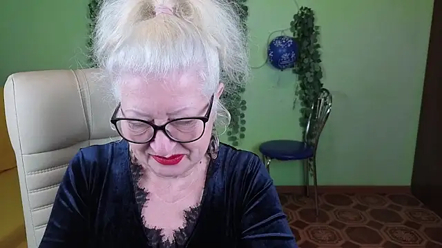 Maya Mayflower online show from 09.28.25