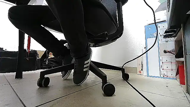 Snapshot of GM51-1988 chatting on 01.12.26 GM51-1988 online show from 01.12.26