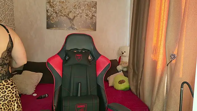 Snapshot of Anya-Sweet chatting on 09.26.25 Anya-Sweet online show from 09.26.25