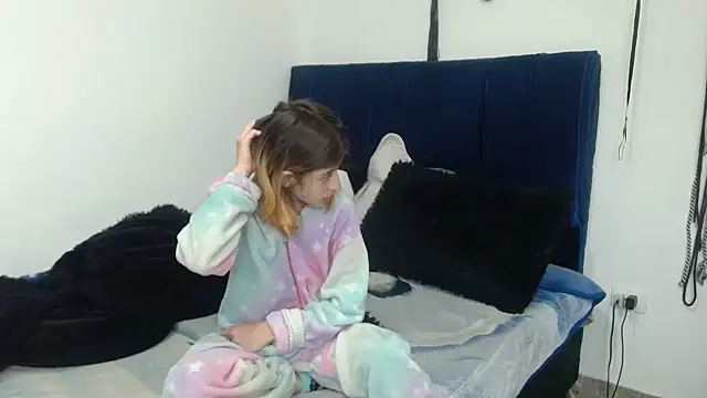 Snapshot of KratosAfroditacs chatting on 10.21.25 KratosAfroditacs online show from 10.21.25