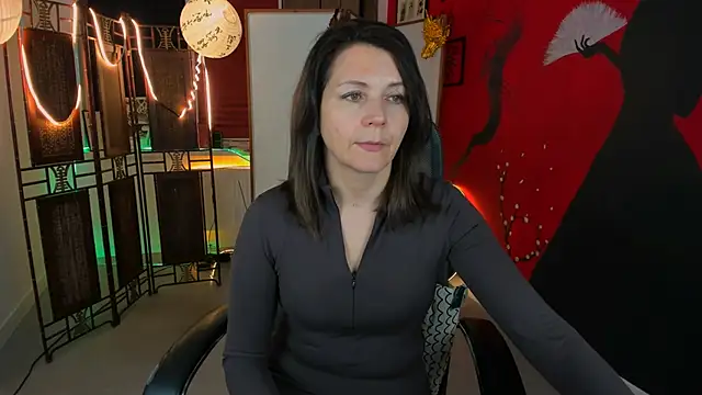 Snapshot of NicoleHitman chatting on 03.17.25 NicoleHitman online show from 03.17.25