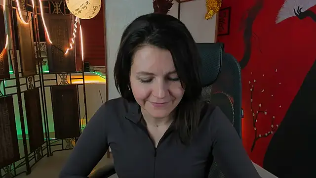 Snapshot of NicoleHitman chatting on 03.17.25 NicoleHitman online show from 03.17.25