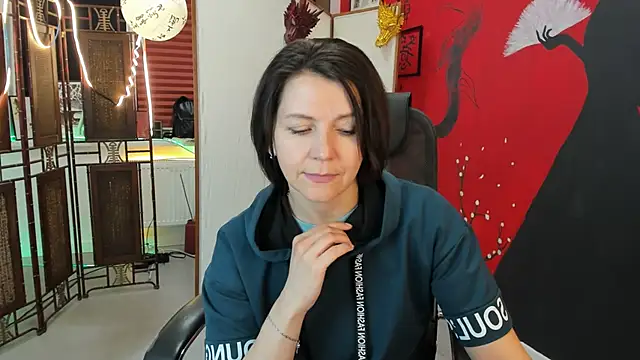 Snapshot of NicoleHitman chatting on 03.19.25 NicoleHitman online show from 03.19.25