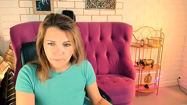 Snapshot of NicoleHitman chatting on 09.26.25 NicoleHitman online show from 09.26.25