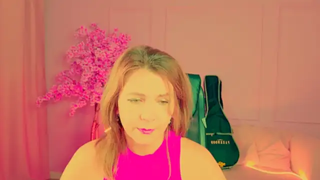 Snapshot of NicoleHitman chatting on 11.09.25 NicoleHitman online show from 11.09.25