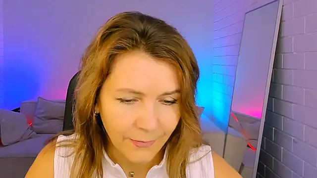 Snapshot of NicoleHitman chatting on 11.12.25 NicoleHitman online show from 11.12.25