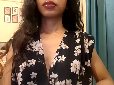 Queen Ayeshaa online show from 11.03.25