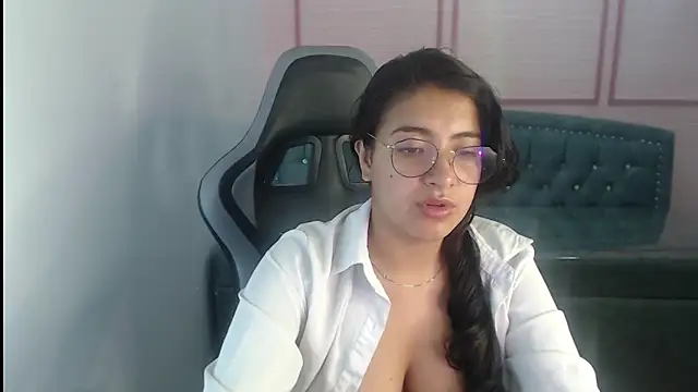 Snapshot of alexa_romero_t chatting on 09.16.25 alexa romero t online show from 09.16.25