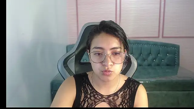 Snapshot of alexa_romero_t chatting on 09.18.25 alexa romero t online show from 09.18.25