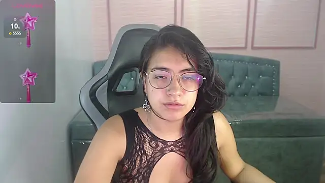 Snapshot of alexa_romero_t chatting on 09.24.25 alexa romero t online show from 09.24.25