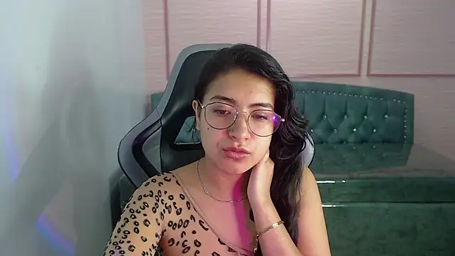 Snapshot of alexa_romero_t chatting on 10.08.25 alexa romero t online show from 10.08.25