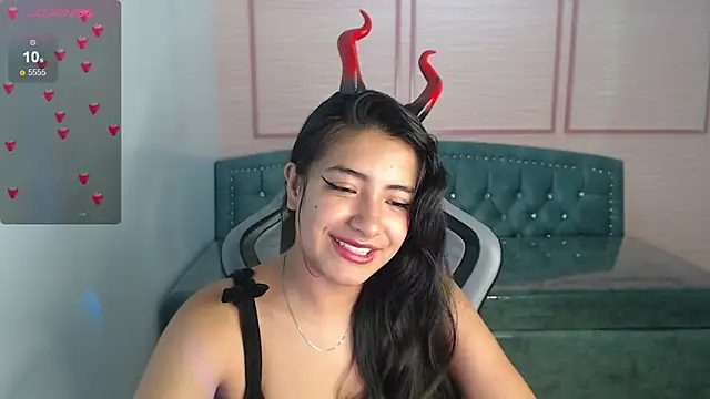 Snapshot of alexa_romero_t chatting on 10.18.25 alexa romero t online show from 10.18.25