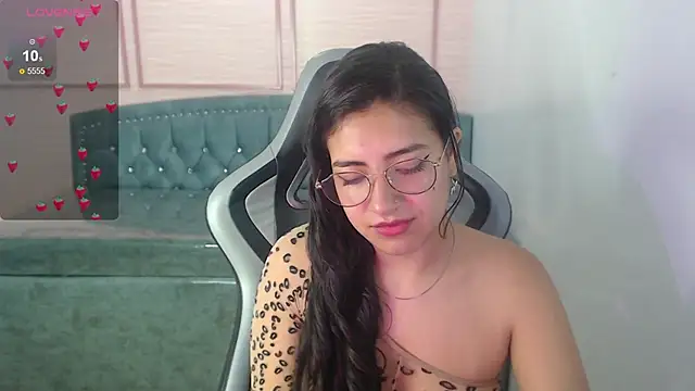 Snapshot of alexa_romero_t chatting on 10.25.25 alexa romero t online show from 10.25.25