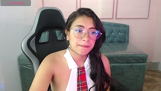 Snapshot of alexa_romero_t chatting on 11.26.25 alexa romero t online show from 11.26.25