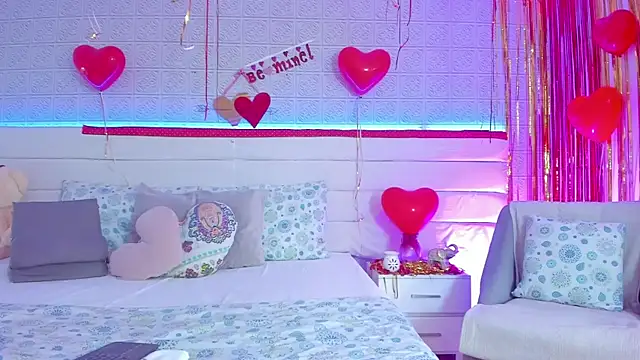 Snapshot of LeilaHiuston chatting on 09.22.25 LeilaHiuston online show from 09.22.25