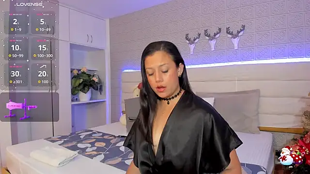 Snapshot of LeilaHiuston chatting on 11.06.25 LeilaHiuston online show from 11.06.25