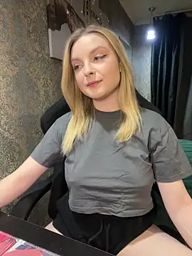 Snapshot of Lina_ly chatting on 03.08.25 Lina ly online show from 03.08.25