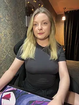 Snapshot of Lina_ly chatting on 11.13.25 Lina ly online show from 11.13.25