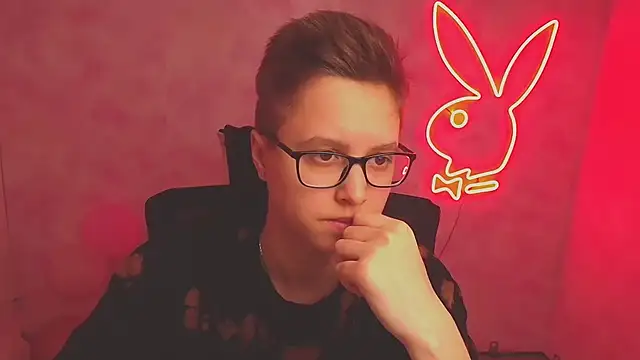 Snapshot of Bella_Swannn chatting on 03.12.25 Bella Swannn online show from 03.12.25