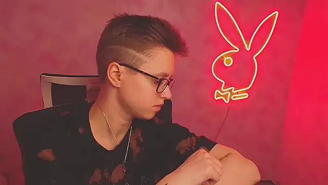 Snapshot of Bella_Swannn chatting on 03.12.25 Bella Swannn online show from 03.12.25