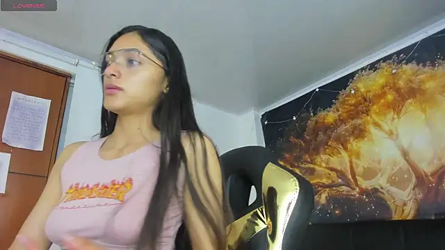 Snapshot of Valen_Person chatting on 03.05.25 Valen Person online show from 03.05.25