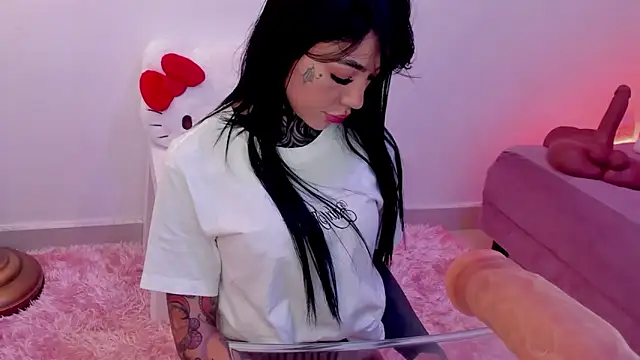 Snapshot of Dani_Valen chatting on 10.28.25 Dani Valen online show from 10.28.25