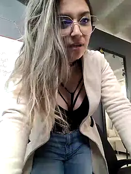 Isabella Varella online show from 03.21.25