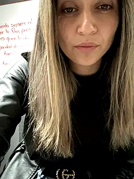 Isabella Varella online show from 11.06.25